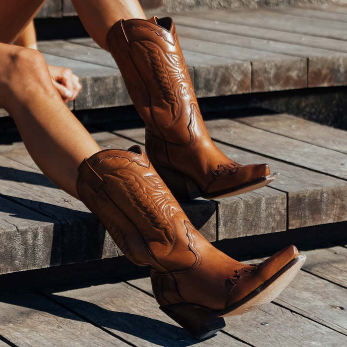 Las botas cowboy más bonitas que podrás llevar con vaqueros y con cualquier  prenda de tu armario
