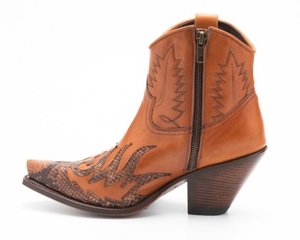 Very high heels ladies western boots