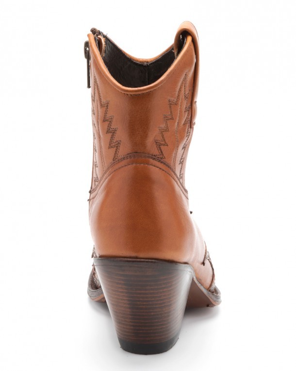 Novedades botines moda western Sendra