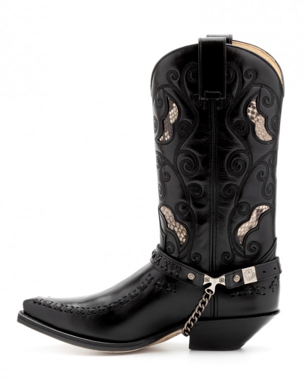 Find out where to buy Sendra boots at the best price online at Corbeto