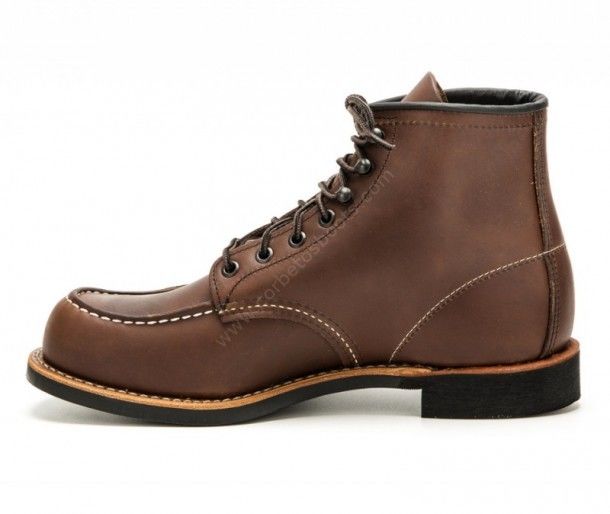 Compra ahora estas botas de trabajo Red Wing estilo Moc Toe en piel marrón con suela de goma Vibram y recíbelas en tu casa en 24 horas.