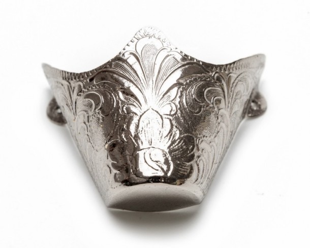 Protect the toe of your cowboy boots and give them a spectacular look with this pair of floral embossed metal toe caps.