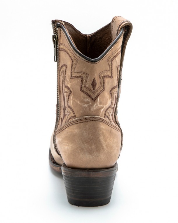 Easy to fit women cowboy boots