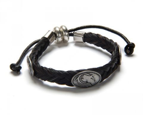 Pulsera crin de caballo marrón oscuro trenzada con conchos dibujo caballo moderno