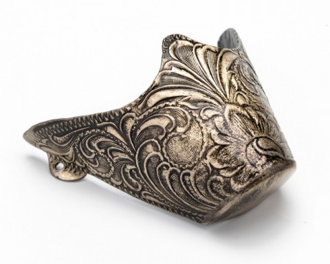 Set of metal tips to attach to fine pointed cowboy boots, antique silver tone, with floral reliefs. Buy online.